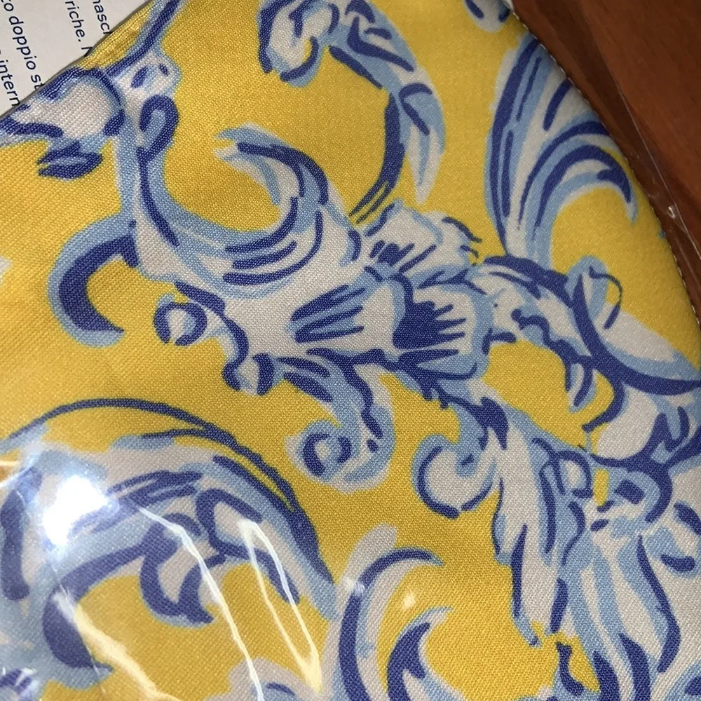 Brand New in Packaging Tory Burch Yellow & Blue Face Mask